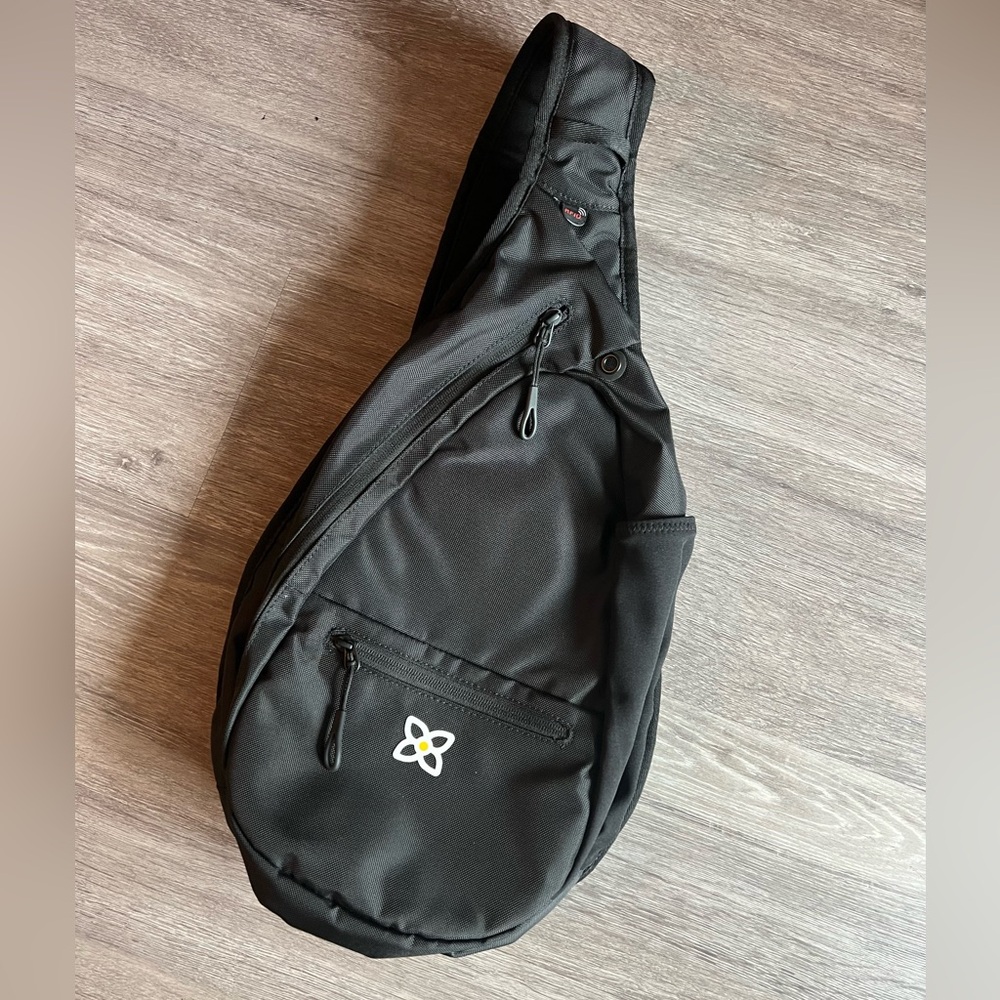 Sherpani Black Sling Bag